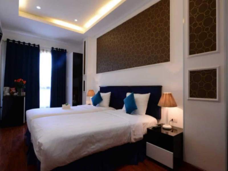 Golden Sun Hotel - Deluxe Triple Room with City View